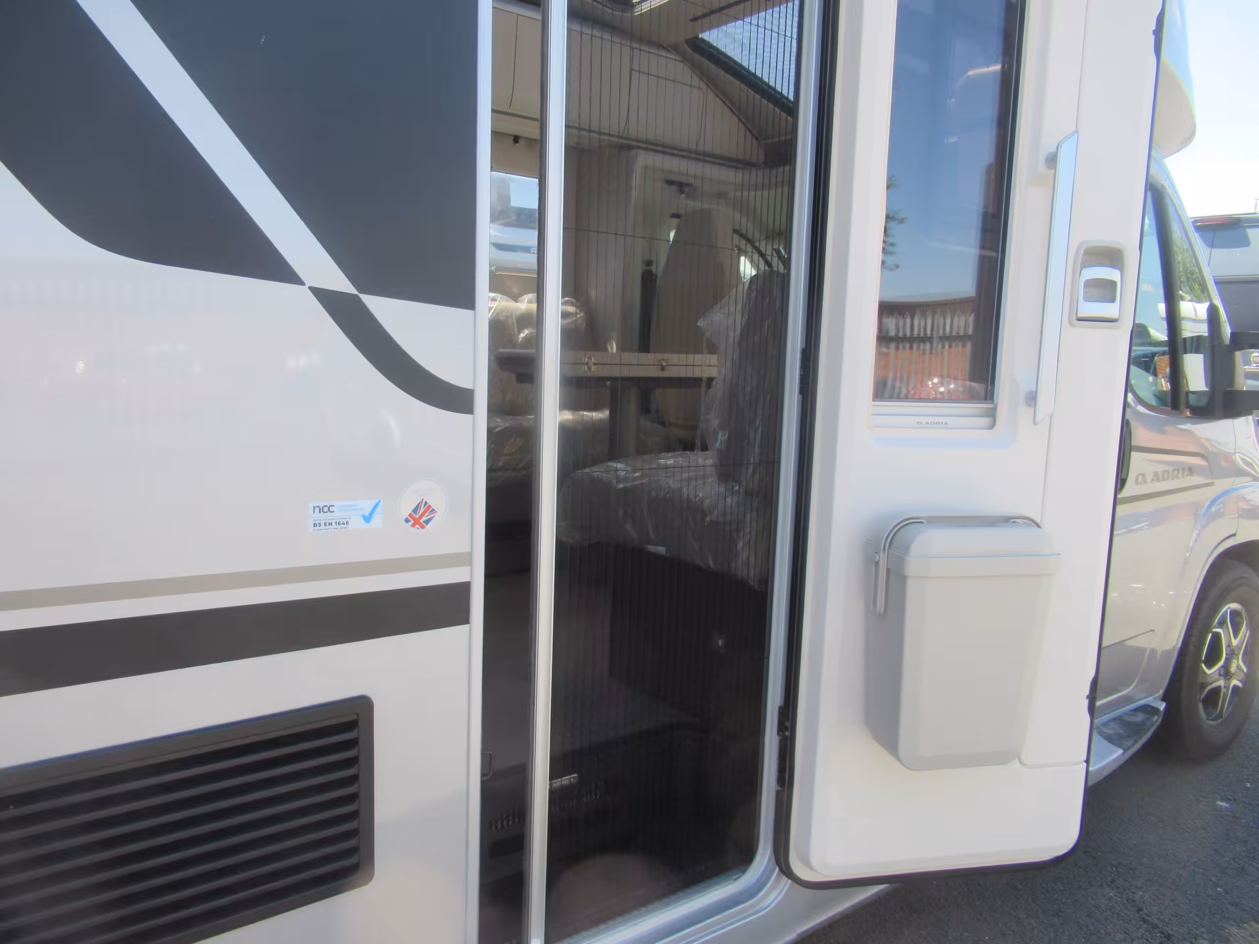 Adria Coral Supreme 670 DL AR G 12