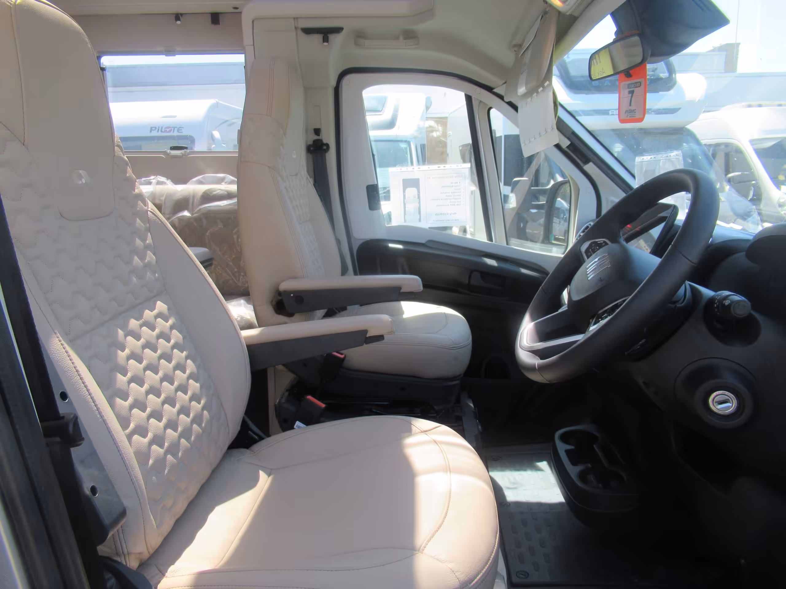 Adria Coral Supreme 670 DL AR G 15