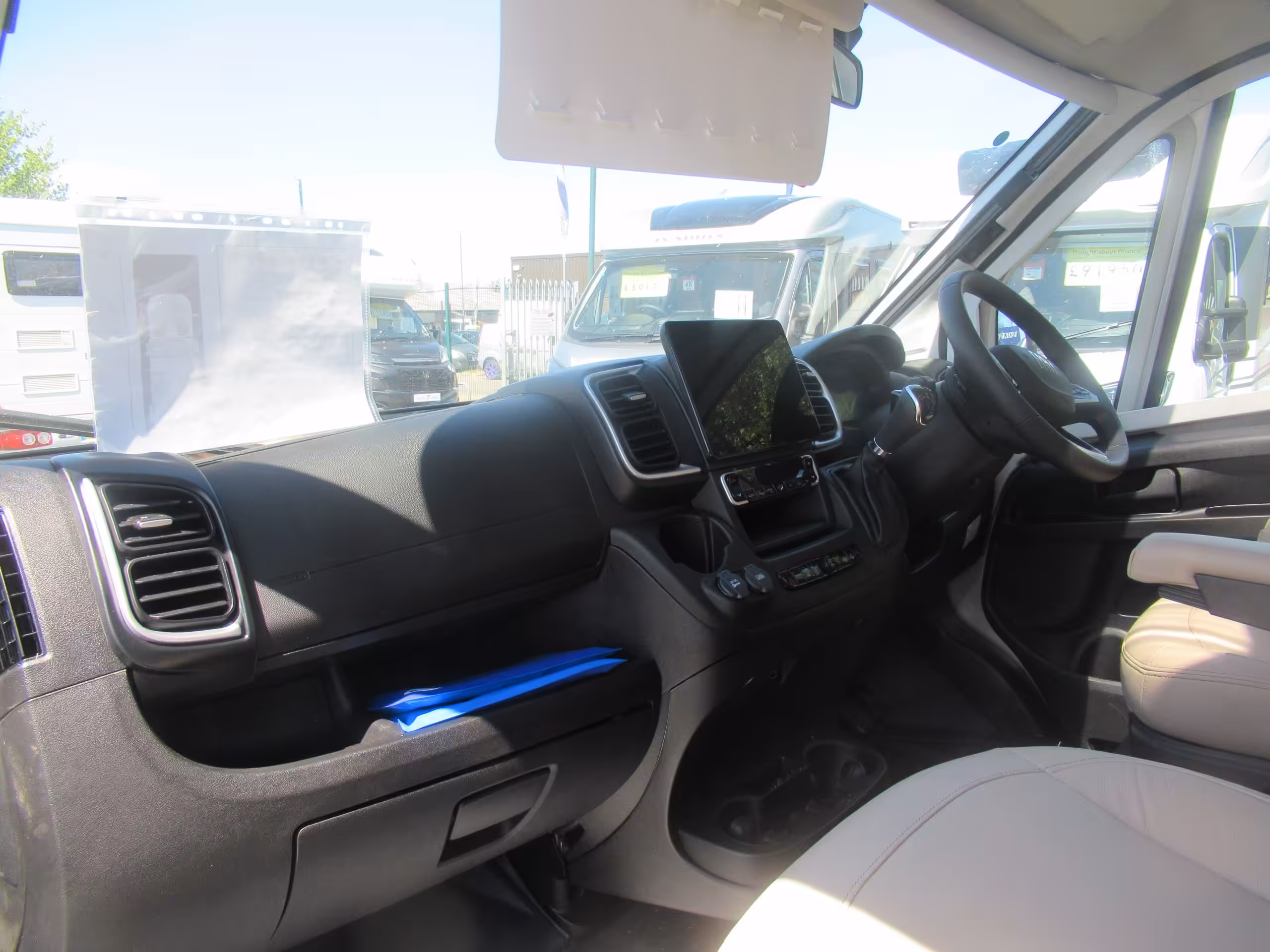 Adria Coral Supreme 670 DL AR G 19