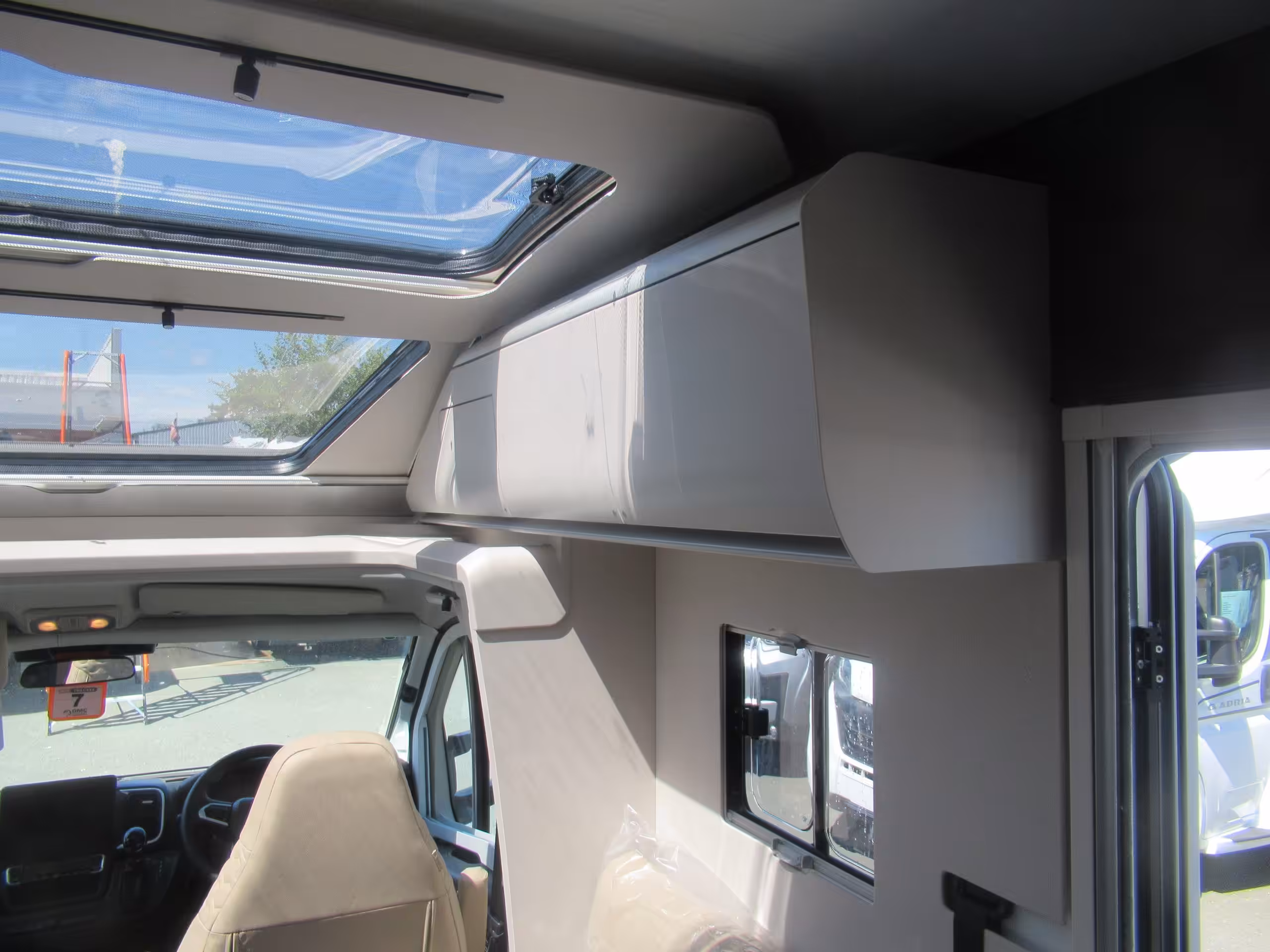 Adria Coral Supreme 670 DL AR G 22