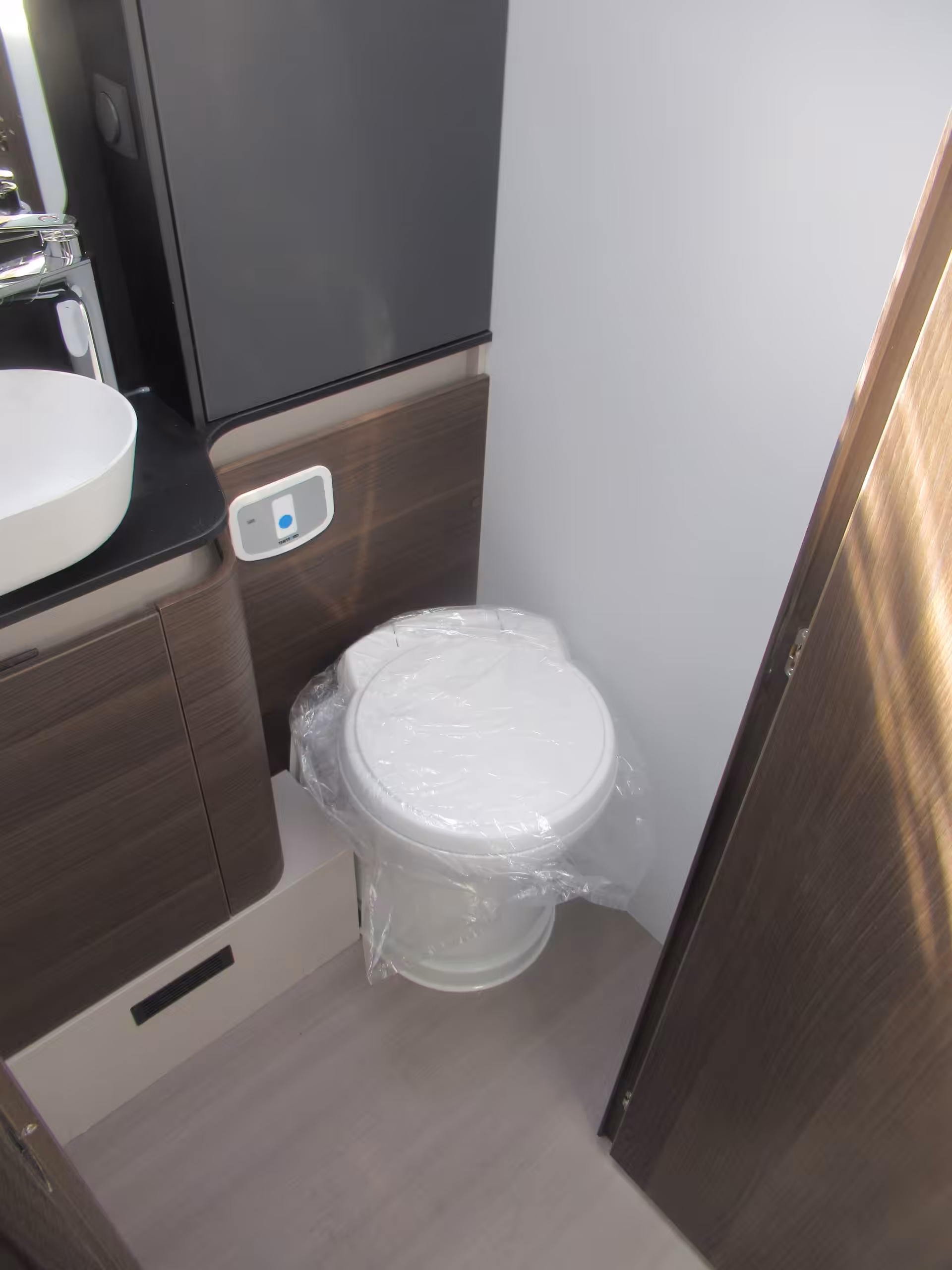 Adria Coral Supreme 670 DL AR G 40