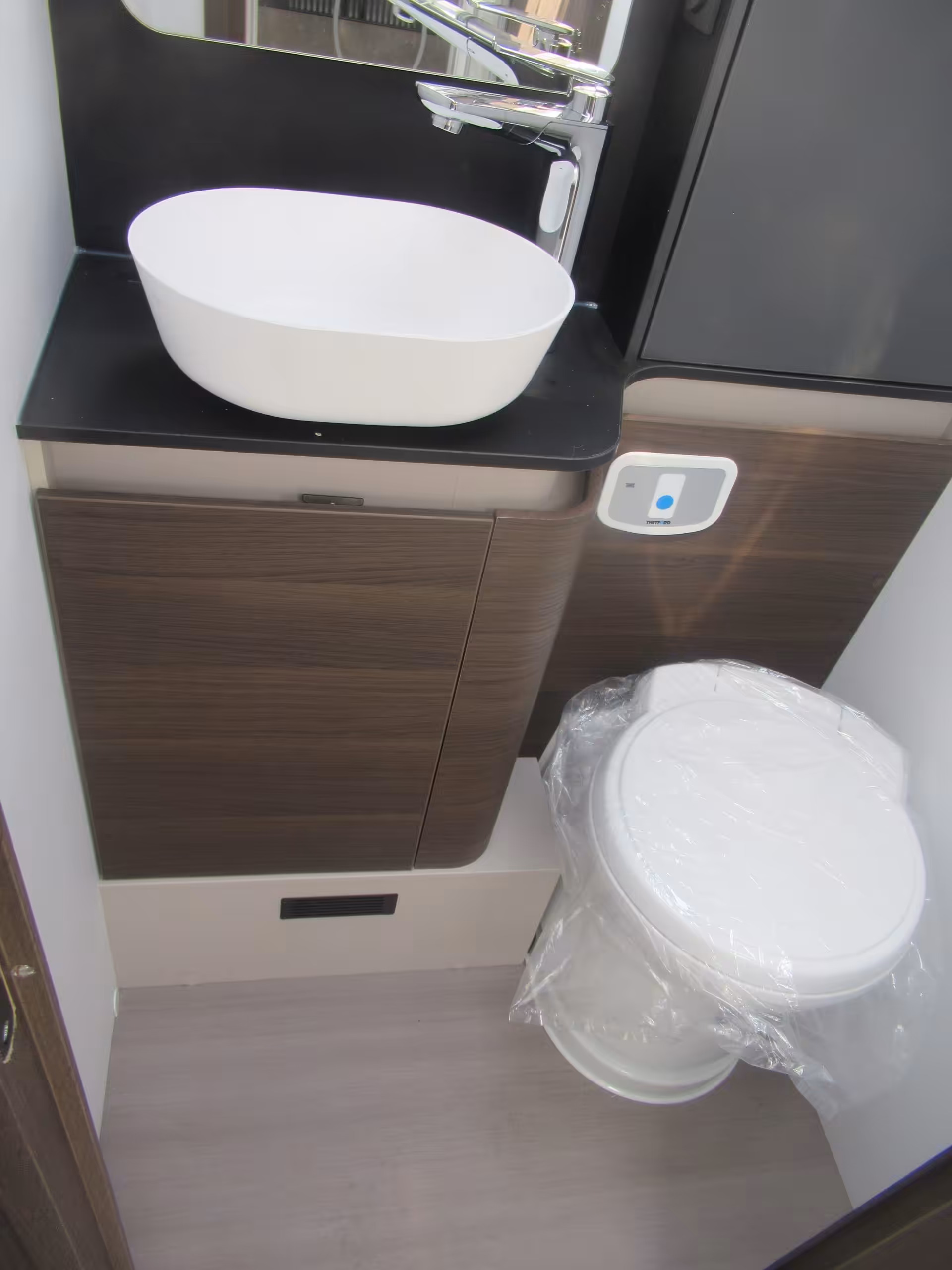 Adria Coral Supreme 670 DL AR G 42