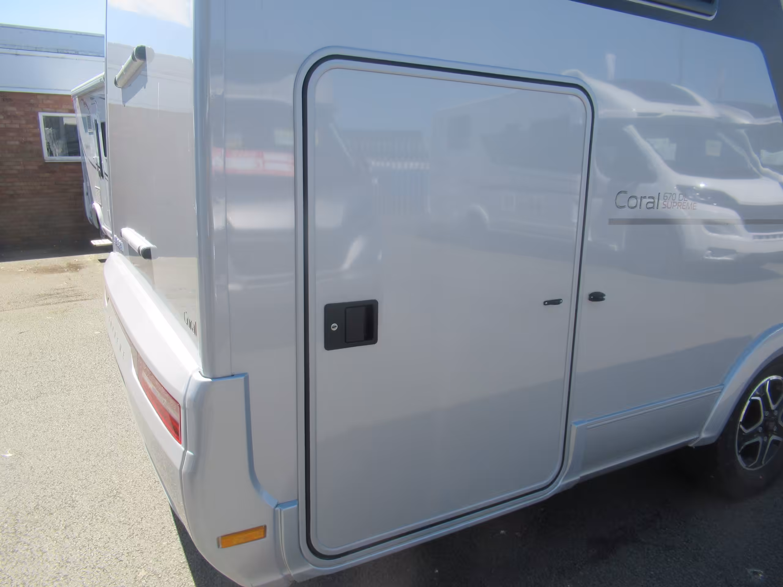 Adria Coral Supreme 670 DL AR G 8