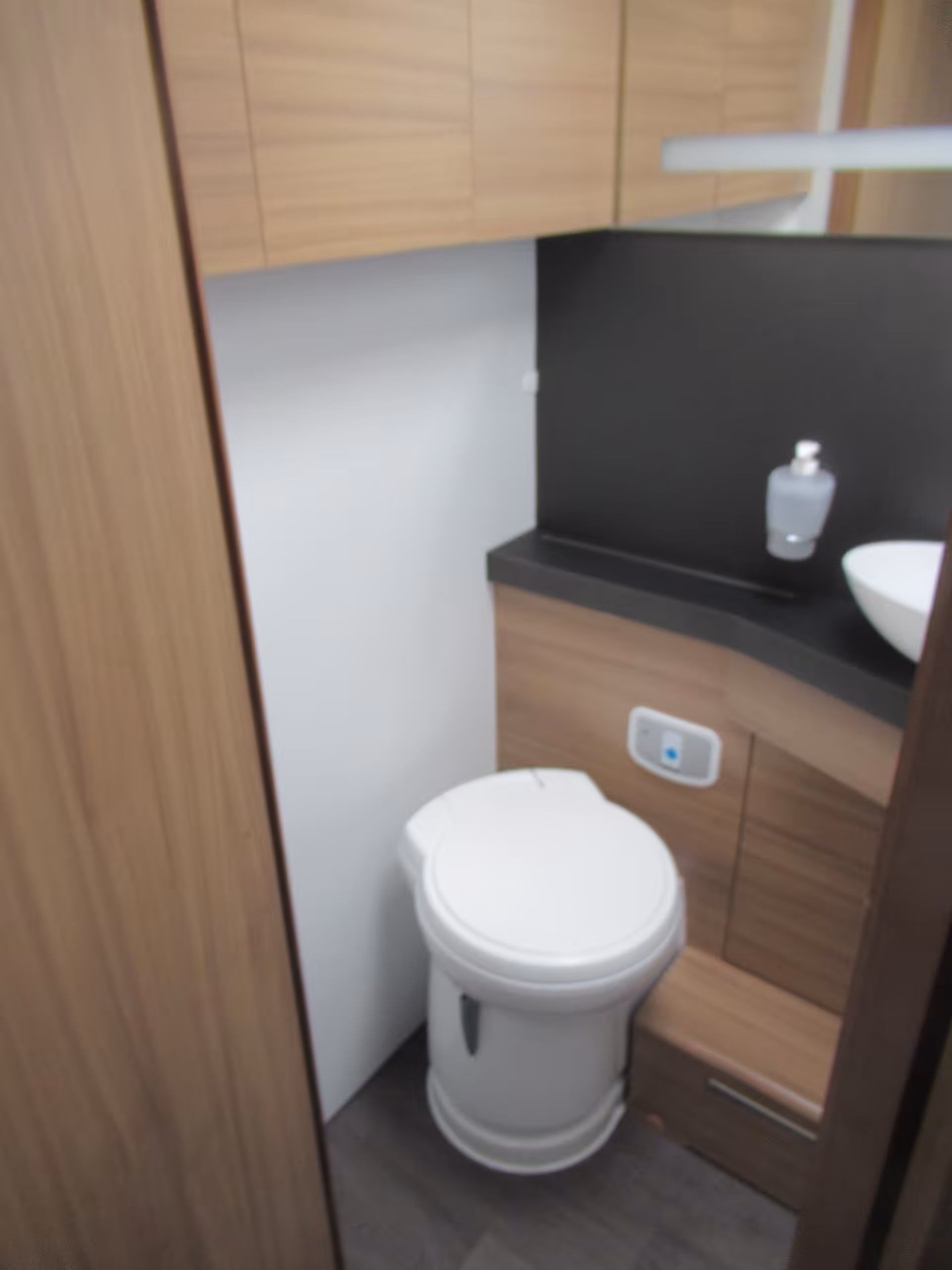 Adria Matrix 670 Supreme 38