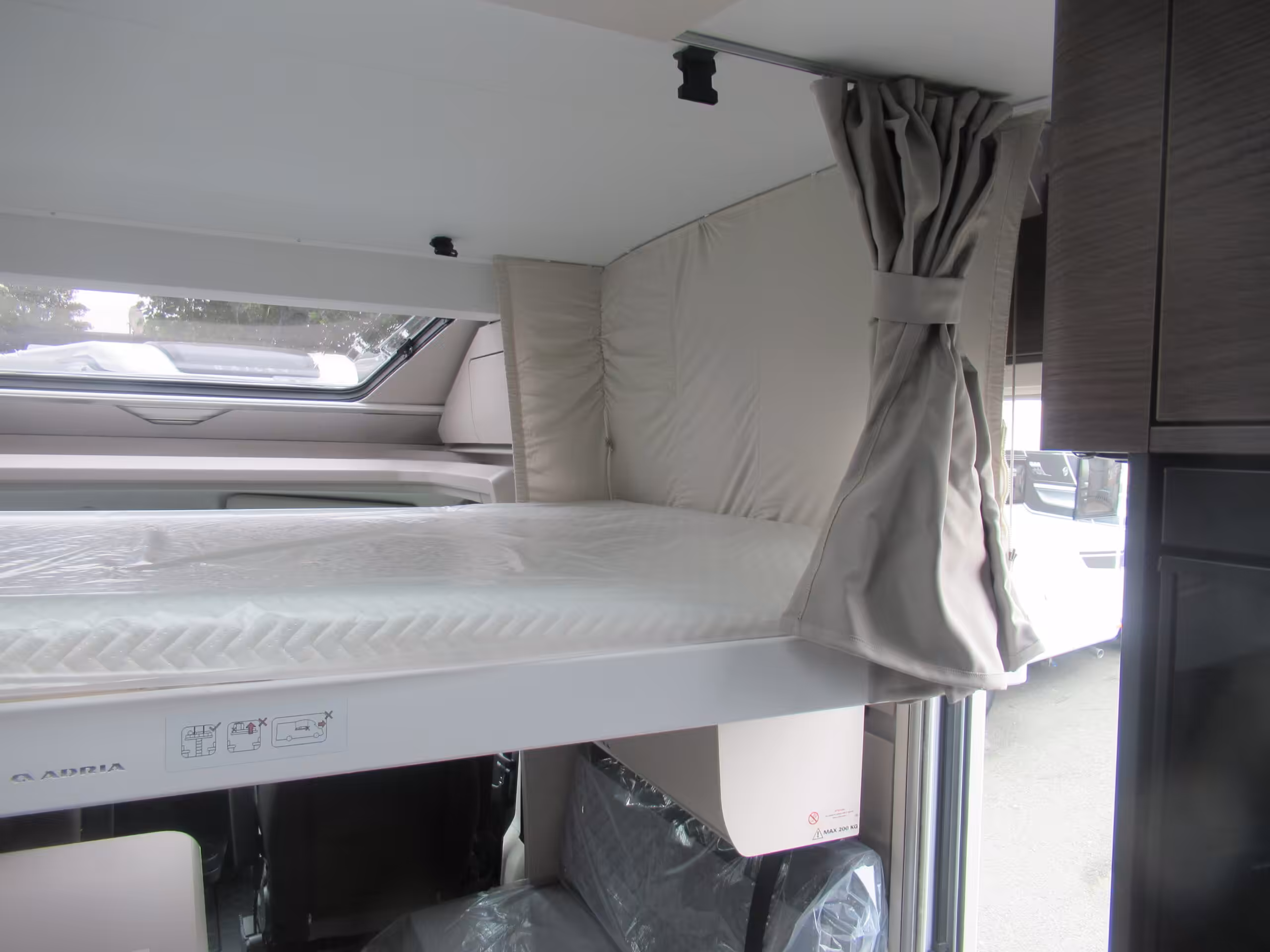 Adria Matrix Supreme 670 DL G 42