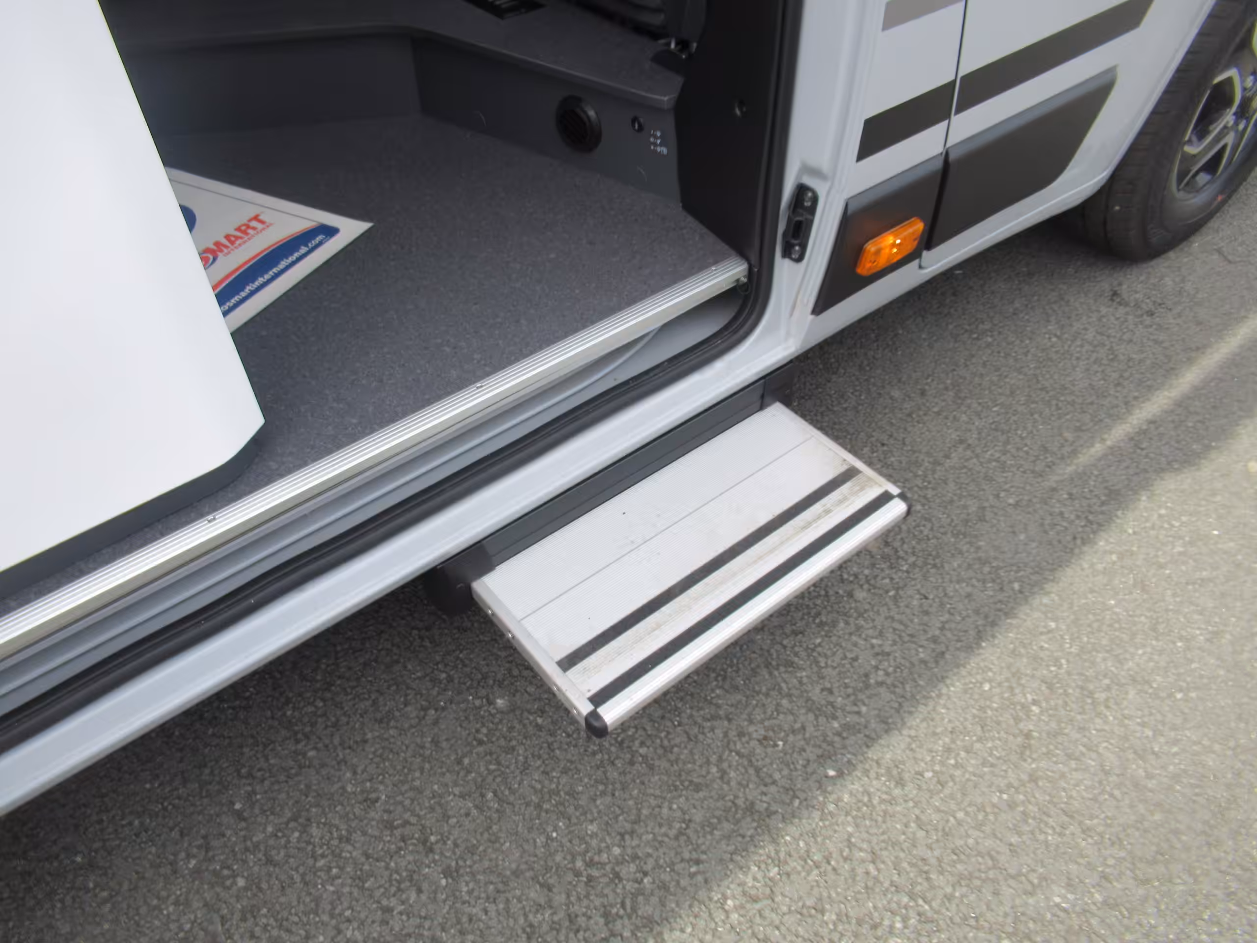 Adria Twin Supreme 640 SGX EX Grey 10