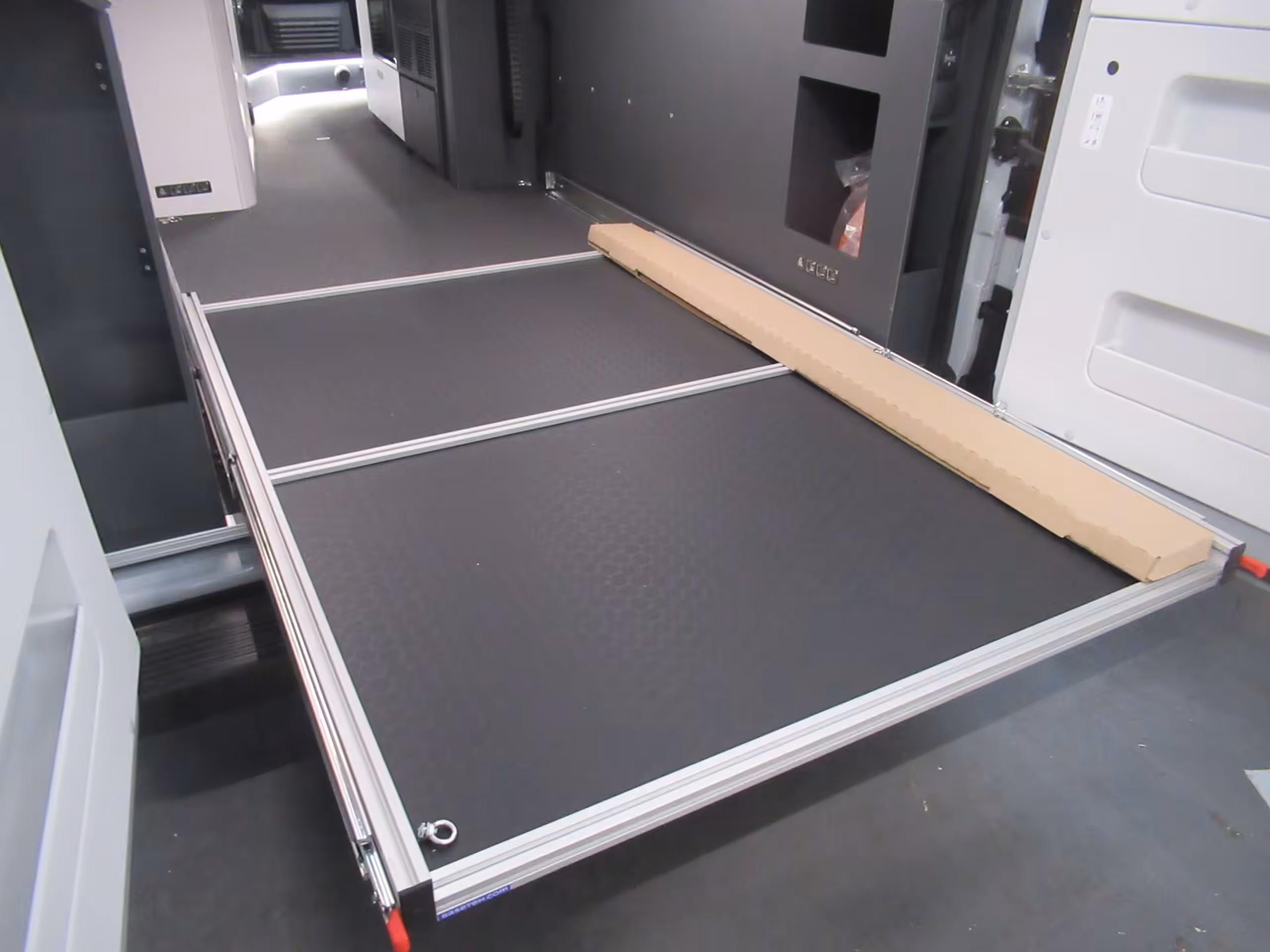 Adria Twin Supreme 640 SGX EX Grey 27