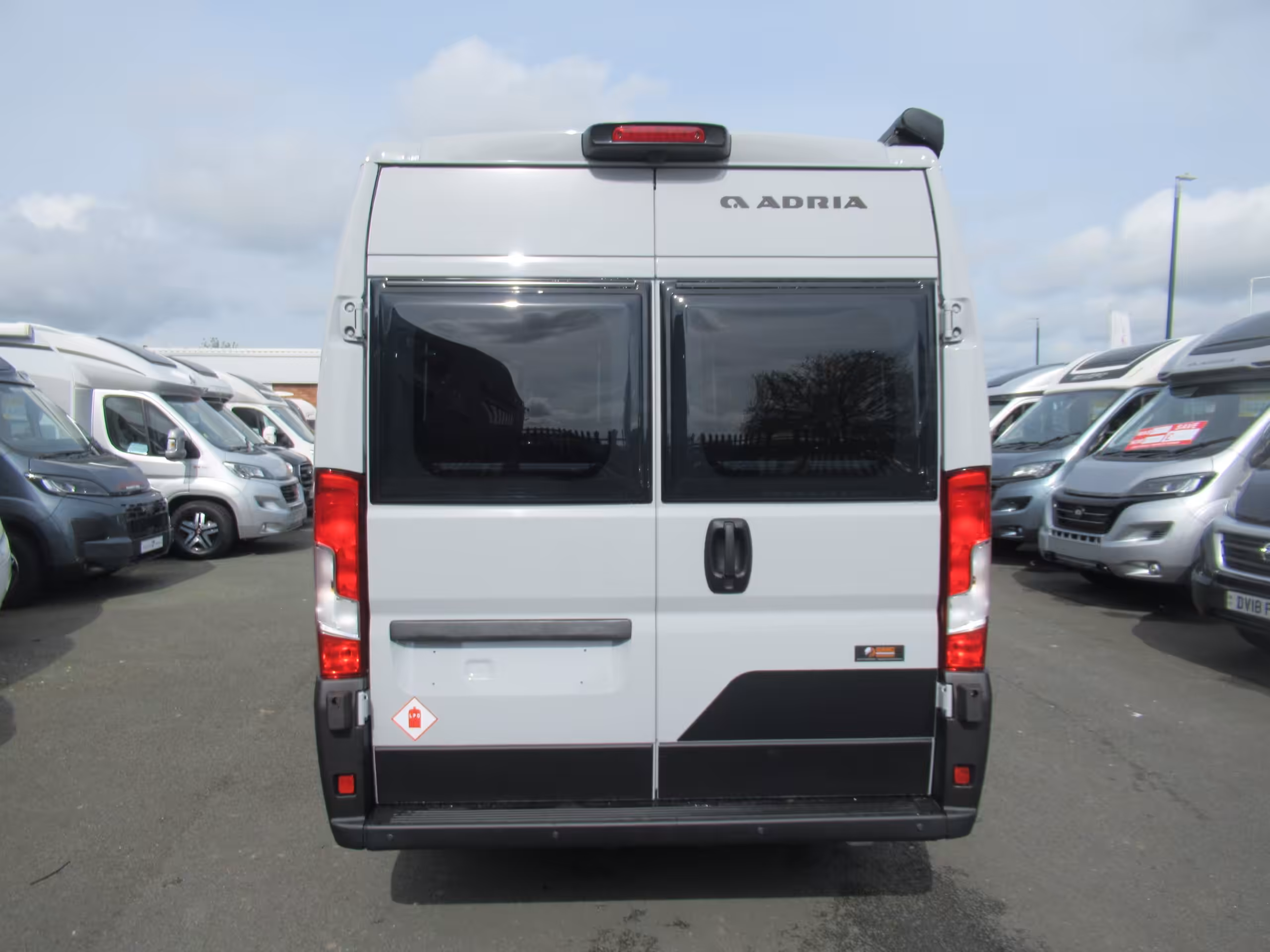 Adria Twin Supreme 640 SGX EX Grey 5