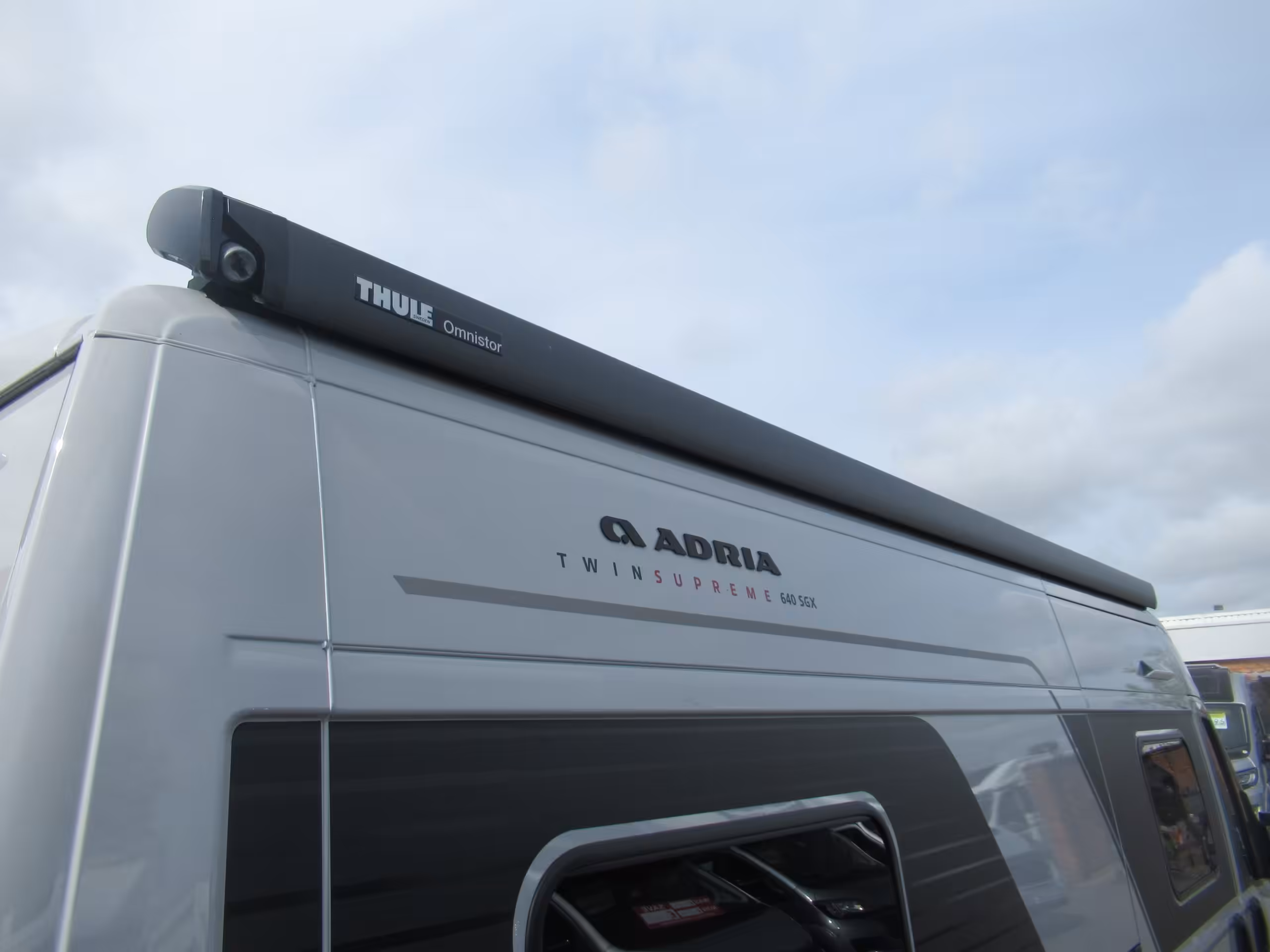 Adria Twin Supreme 640 SGX EX Grey 8